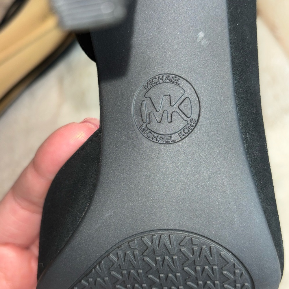 Michael Kors Classic Black Heels size 9 - Picture 3 of 14